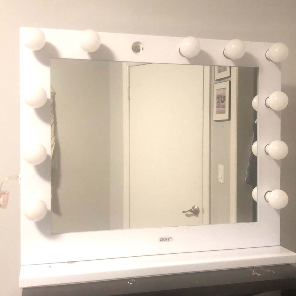 HOLLYWOOD STYLE VANITY MIRROR